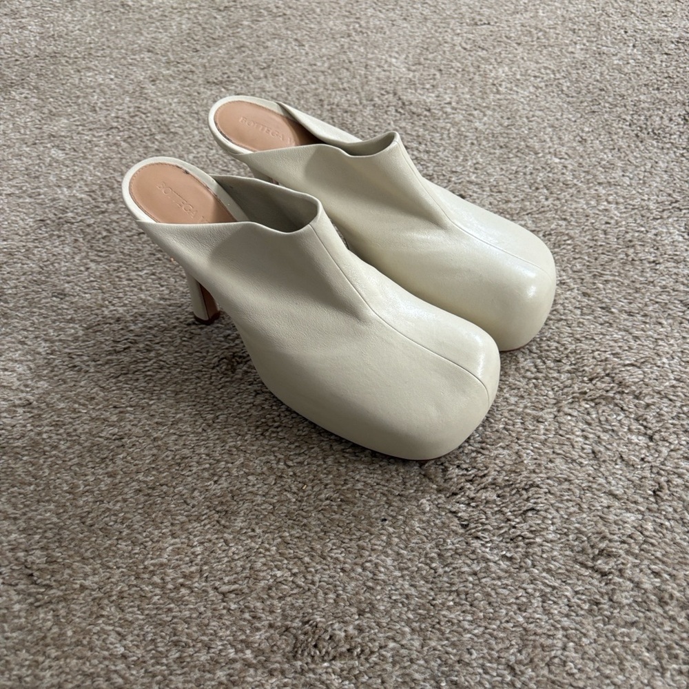 Bottega Veneta Cream Leather Mules